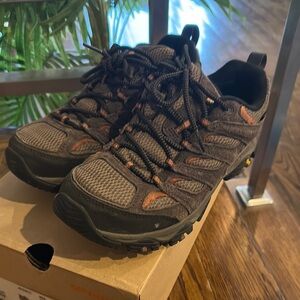 Merrell moab 3 low top hiking shoes
